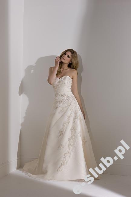 Pure Bridal Model 0079